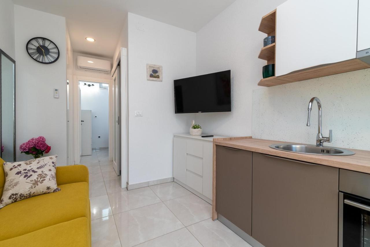 Apartment Leo Trogir Exterior photo